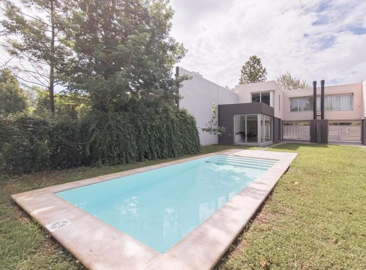 Casa · 127m² · 4 Ambientes · 1 Cochera