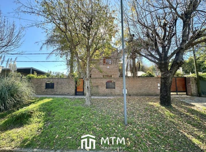 Casa · 170m² · 3 Dormitorios · 2 Cocheras