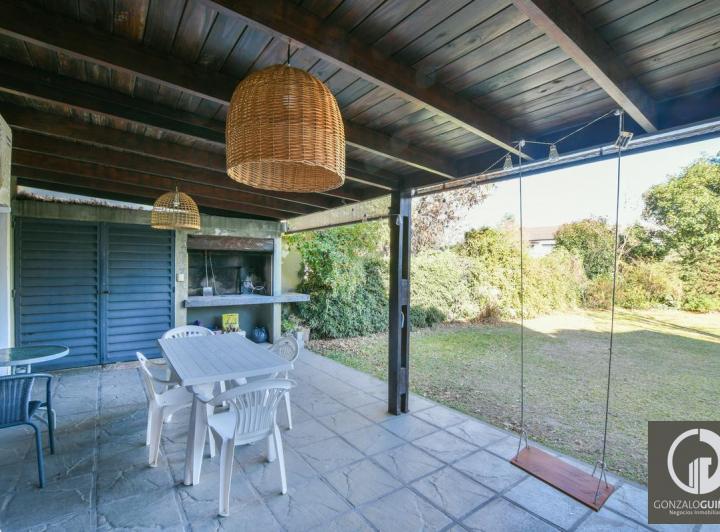 Casa · 193m² · 6 Ambientes · 2 Cocheras