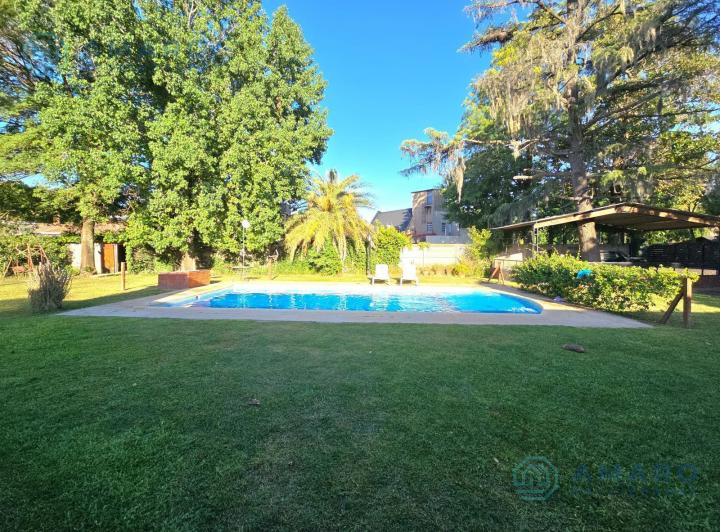 Casa · 180m² · 5 Ambientes · 2 Cocheras