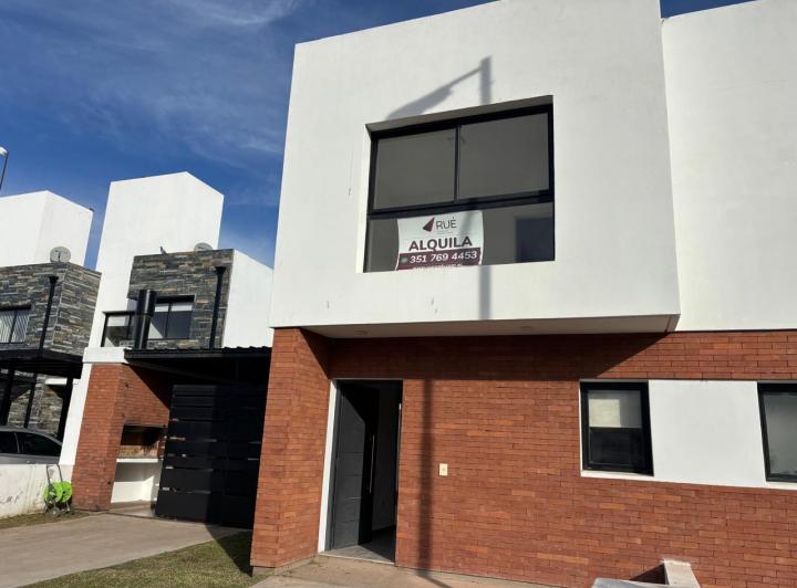 Casa · 110m² · 3 Ambientes · 2 Cocheras