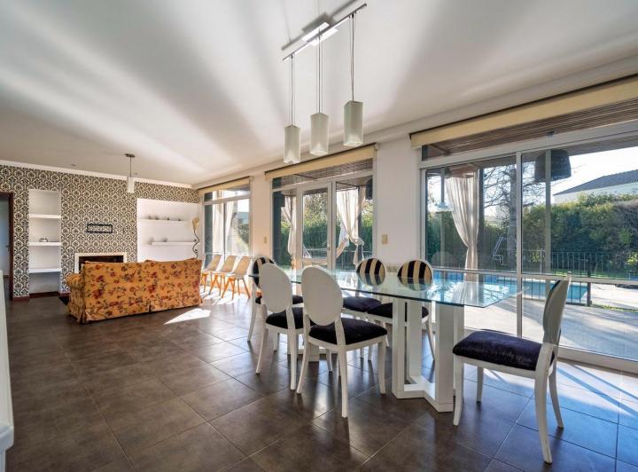 Casa · 164m² · 6 Ambientes · 2 Cocheras