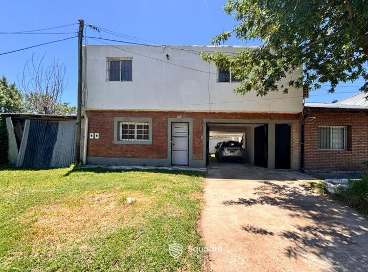 Casa · 188m² · 8 Ambientes · 1 Cochera