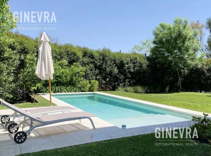 Casa · 270m² · 5 Ambientes · 1 Cochera
