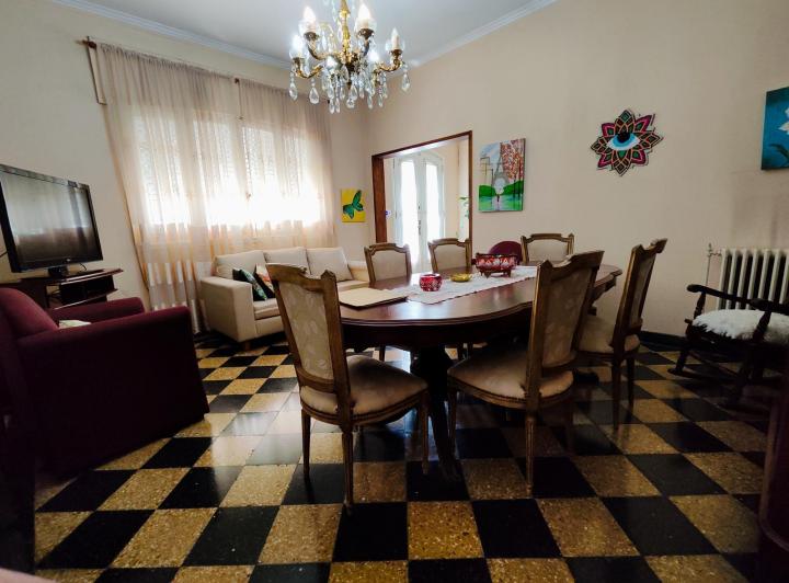 Casa · 185m² · 8 Ambientes · 1 Cochera