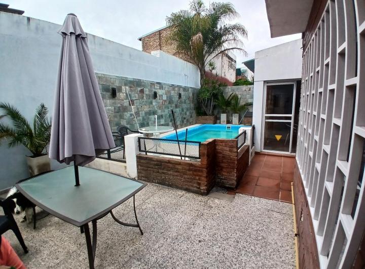 Casa · 142m² · 8 Ambientes · 1 Cochera