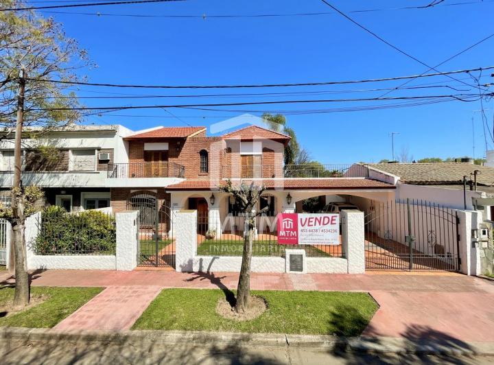 Casa · 415m² · 9 Ambientes · 2 Cocheras