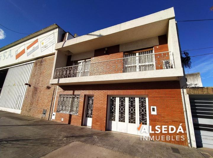 Casa · 213m² · 4 Ambientes · 1 Cochera
