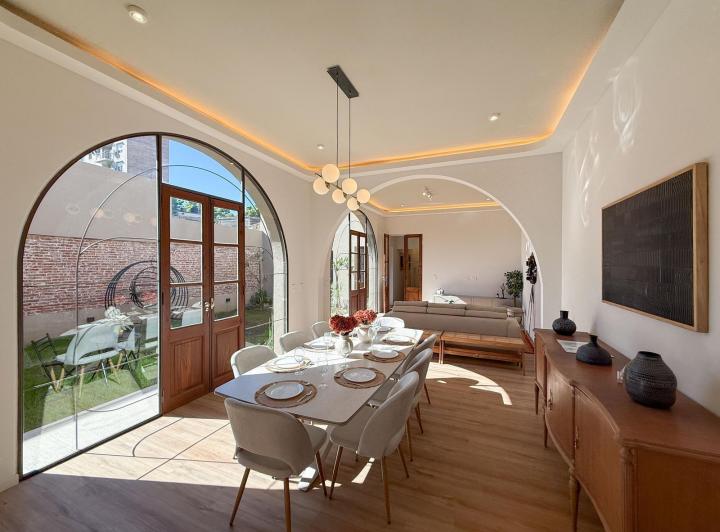 Casa · 203m² · 7 Ambientes · 1 Cochera