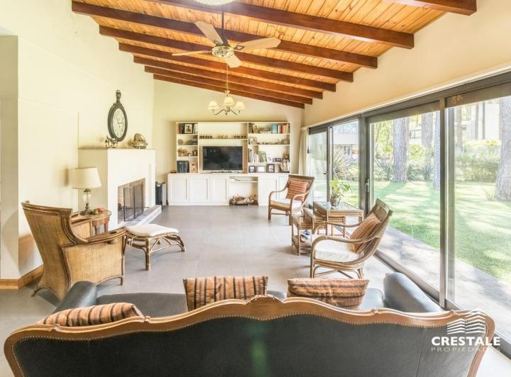 Casa · 280m² · 5 Ambientes · 1 Cochera