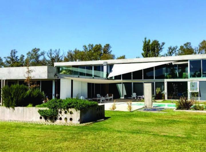 Casa · 611m² · 7 Ambientes · 4 Cocheras
