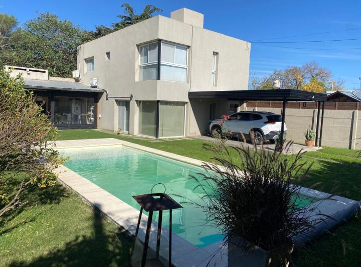 Casa · 149m² · 3 Ambientes · 2 Cocheras