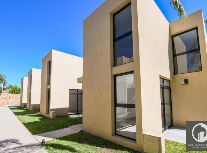 Casa · 107m² · 3 Ambientes · 1 Cochera