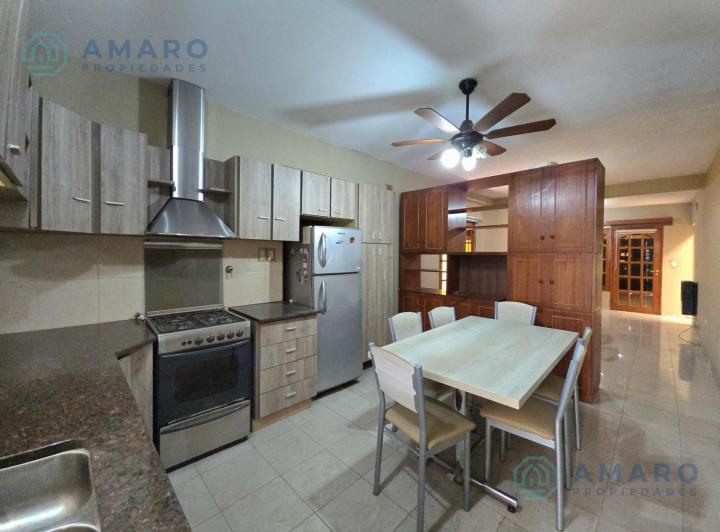 Casa · 134m² · 6 Ambientes · 2 Cocheras