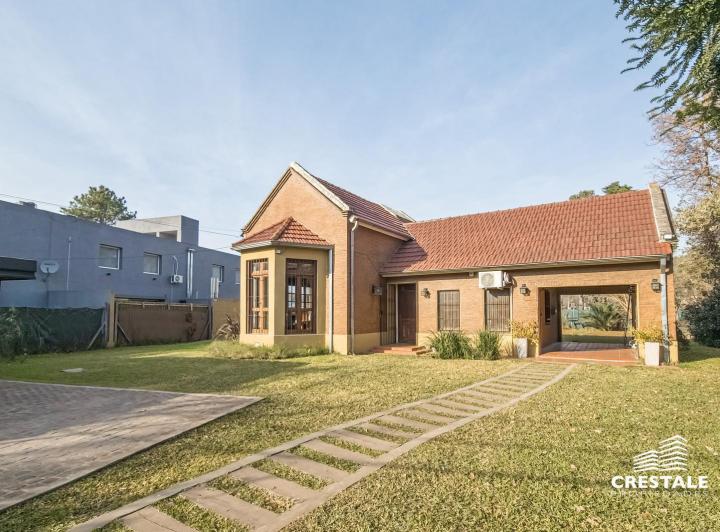 Casa · 165m² · 6 Ambientes · 2 Cocheras