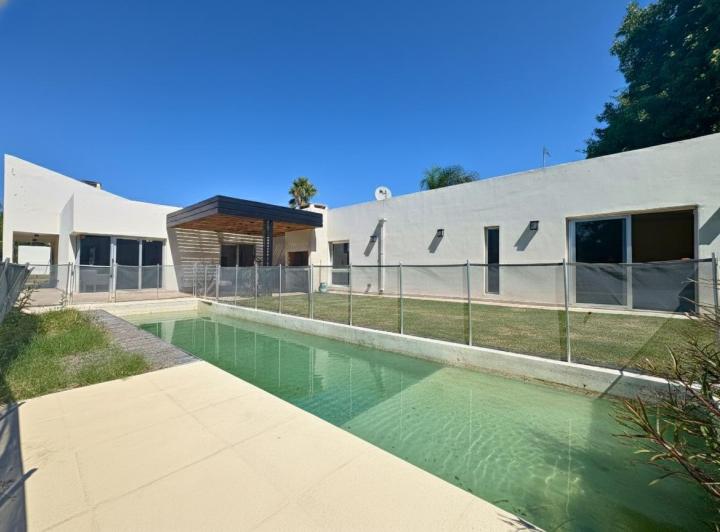 Casa · 207m² · 6 Ambientes · 2 Cocheras
