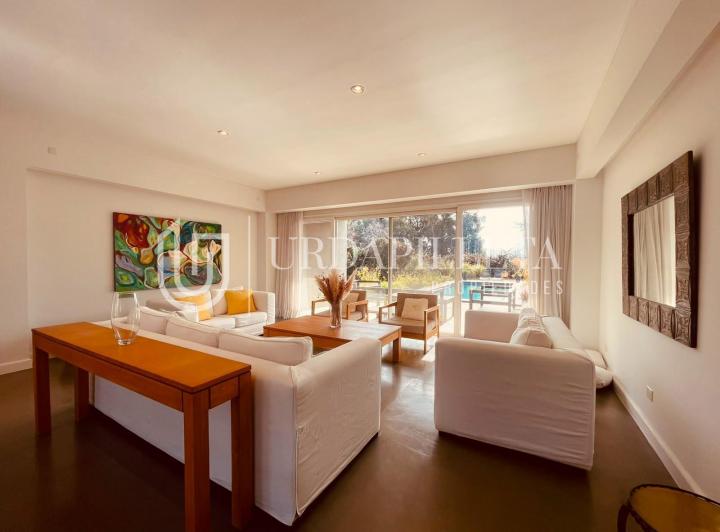 Casa · 396m² · 5 Ambientes · 3 Cocheras