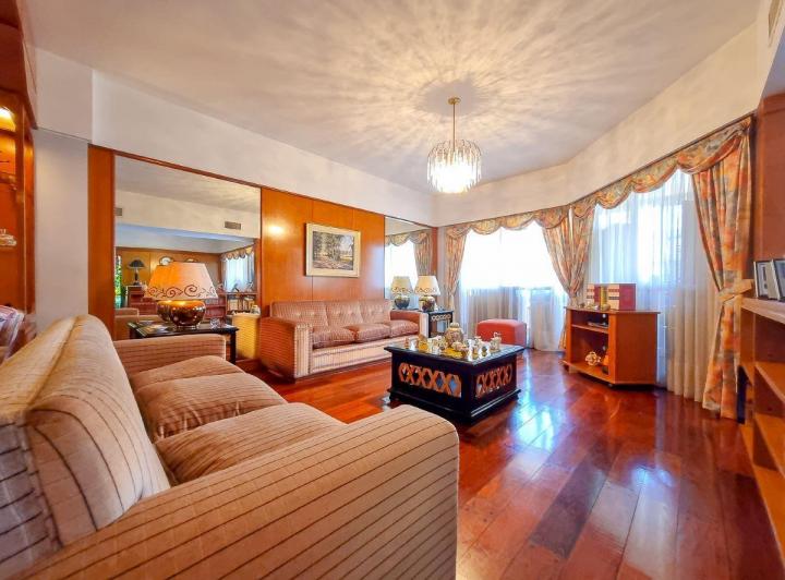 Departamento · 241m² · 4 Ambientes · 3 Cocheras