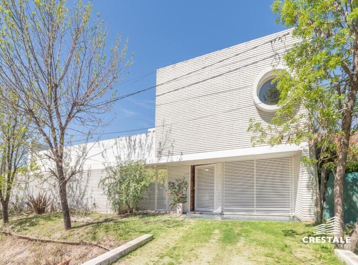 Casa · 205m² · 6 Ambientes · 1 Cochera