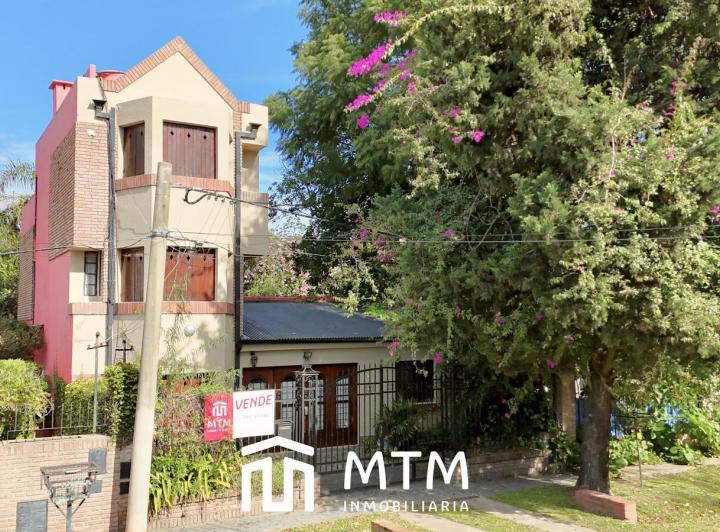 Casa · 173m² · 4 Dormitorios · 2 Cocheras