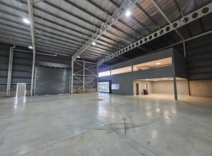 Bodega-Galpón · 2000m² · 2 Ambientes
