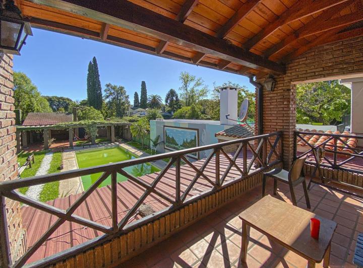 Casa · 496m² · 5 Ambientes · 2 Cocheras