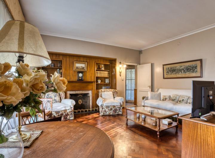 Casa · 242m² · 6 Ambientes · 2 Cocheras