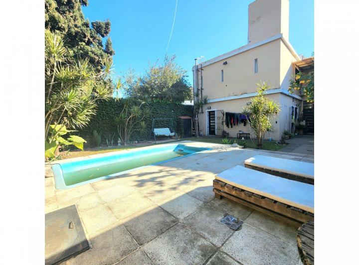 Casa · 229m² · 10 Ambientes · 2 Cocheras