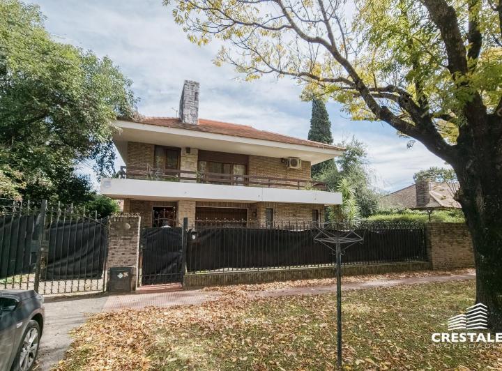 Casa · 330m² · 5 Ambientes · 1 Cochera