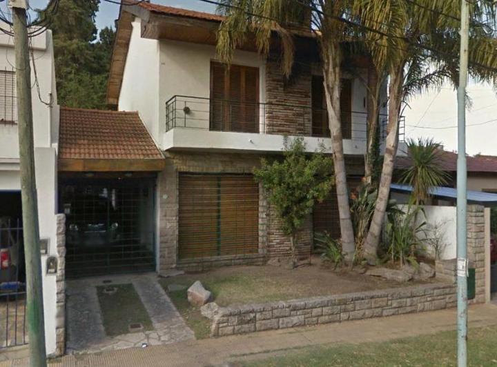 Casa · 180m² · 5 Ambientes · 1 Cochera