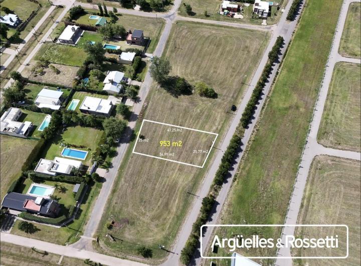 Terreno · 953m²