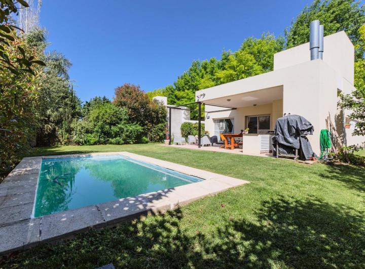 Casa · 87m² · 3 Ambientes · 2 Cocheras