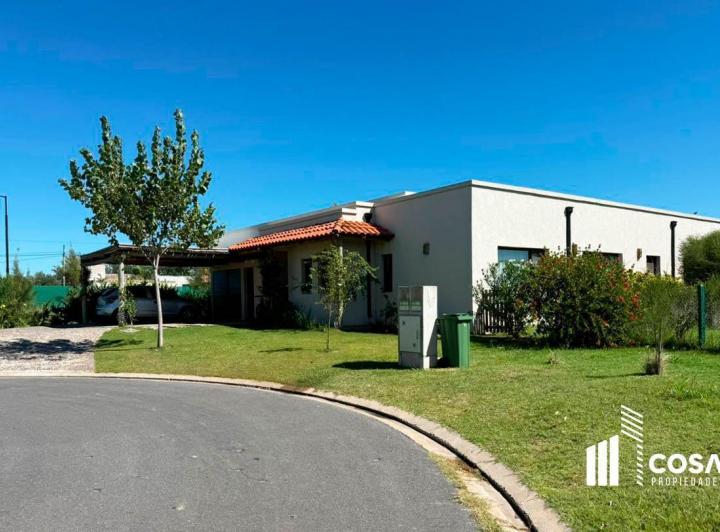 Casa · 207m² · 7 Ambientes · 4 Cocheras