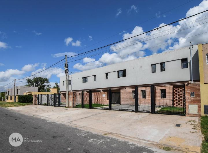 Casa · 96m² · 4 Ambientes · 1 Cochera