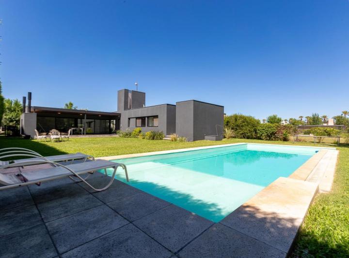 Casa · 150m² · 3 Dormitorios · 2 Cocheras