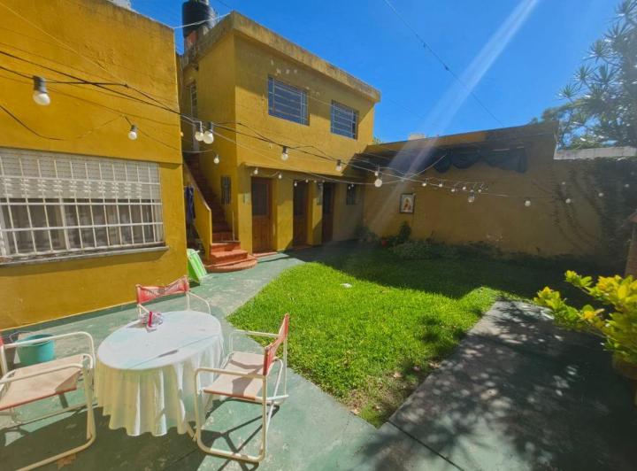 Casa · 165m² · 11 Ambientes · 2 Cocheras