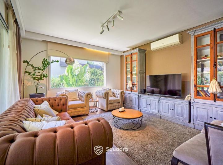 Casa · 252m² · 6 Ambientes · 2 Cocheras