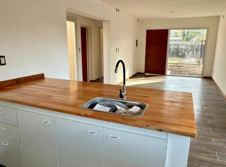 Casa · 85m² · 3 Ambientes · 2 Cocheras