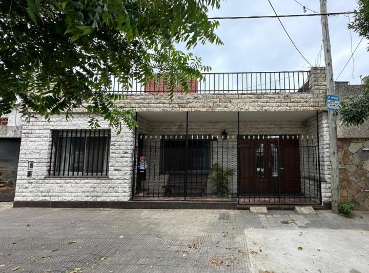 Casa · 170m² · 6 Ambientes · 2 Cocheras