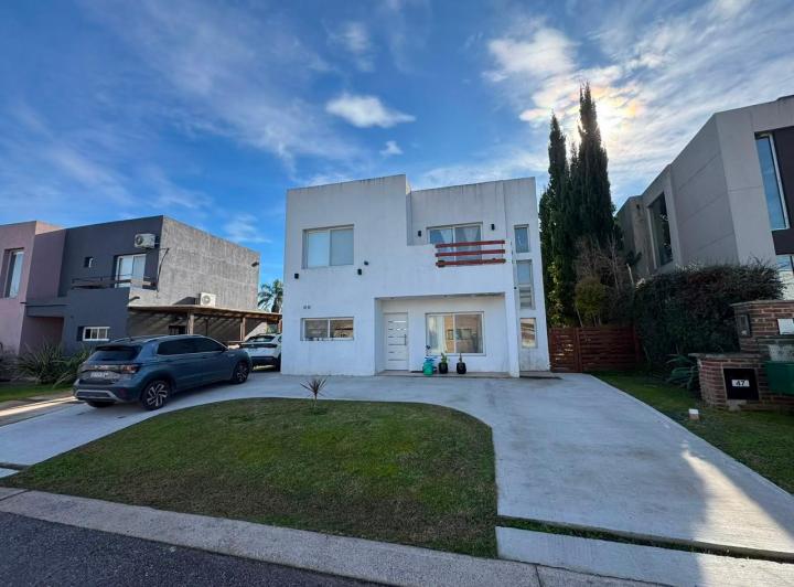 Casa · 170m² · 4 Ambientes · 1 Cochera