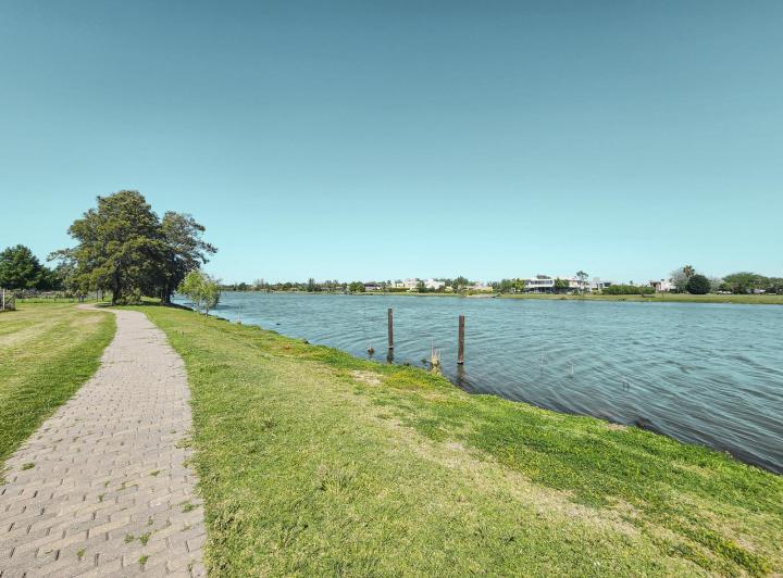 Terreno · 894m²
