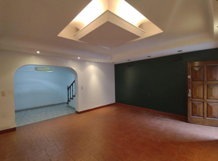 Casa · 100m² · 5 Ambientes · 2 Cocheras