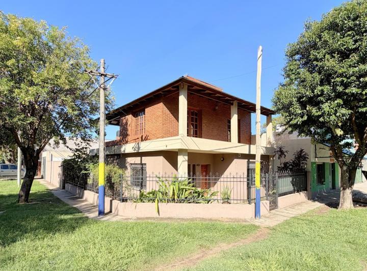 Casa · 155m² · 4 Dormitorios · 2 Cocheras