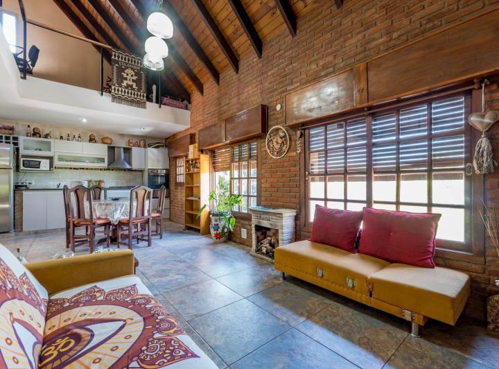Casa · 285m² · 6 Ambientes · 6 Cocheras