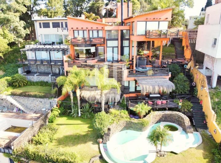 Casa · 580m² · 7 Ambientes · 4 Cocheras
