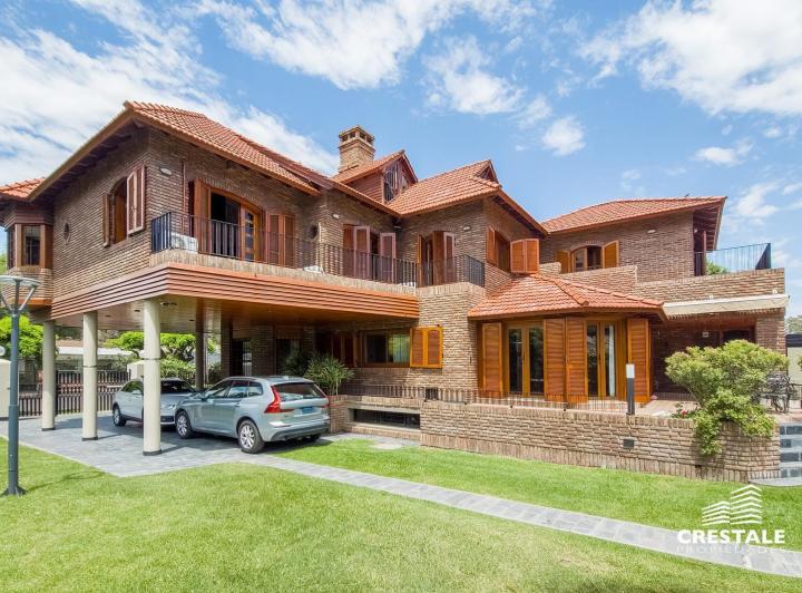 Casa · 760m² · 5 Ambientes · 4 Cocheras