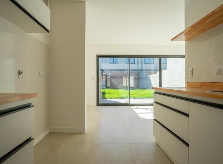 Casa · 96m² · 4 Ambientes · 2 Cocheras