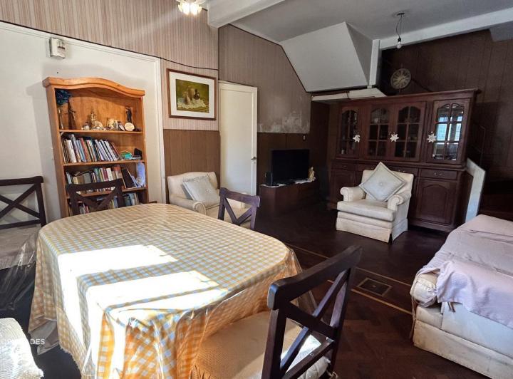 Casa · 185m² · 8 Ambientes · 1 Cochera