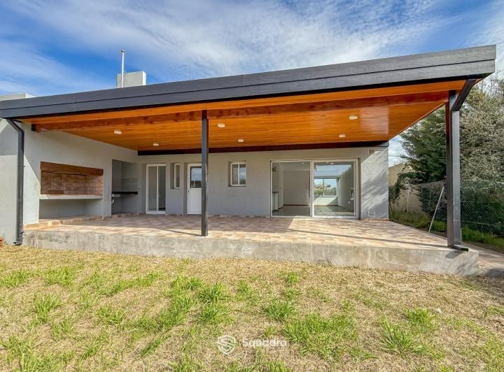 Casa · 140m² · 4 Ambientes · 2 Cocheras