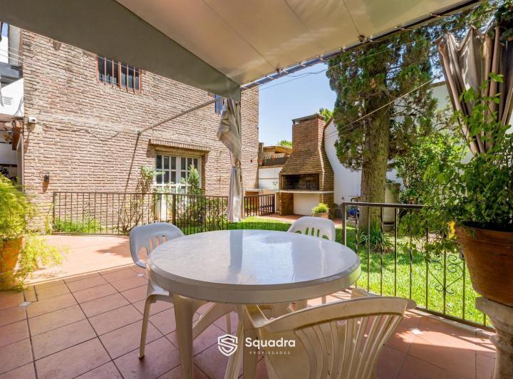 Casa · 220m² · 5 Ambientes · 2 Cocheras